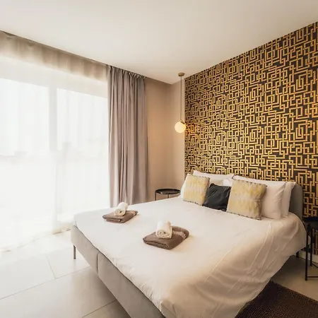 Luxury Penthouse Jacuzzi, Bbq Terrace & Pool Table Apartment