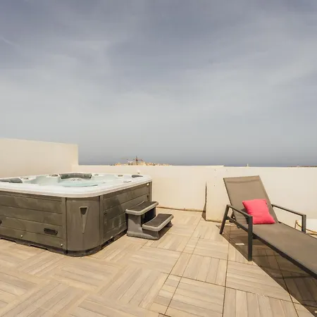 Luxury Penthouse Jacuzzi, Bbq Terrace & Pool Table * Xaghra