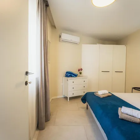 Luxury Penthouse Jacuzzi, Bbq Terrace & Pool Table Apartment